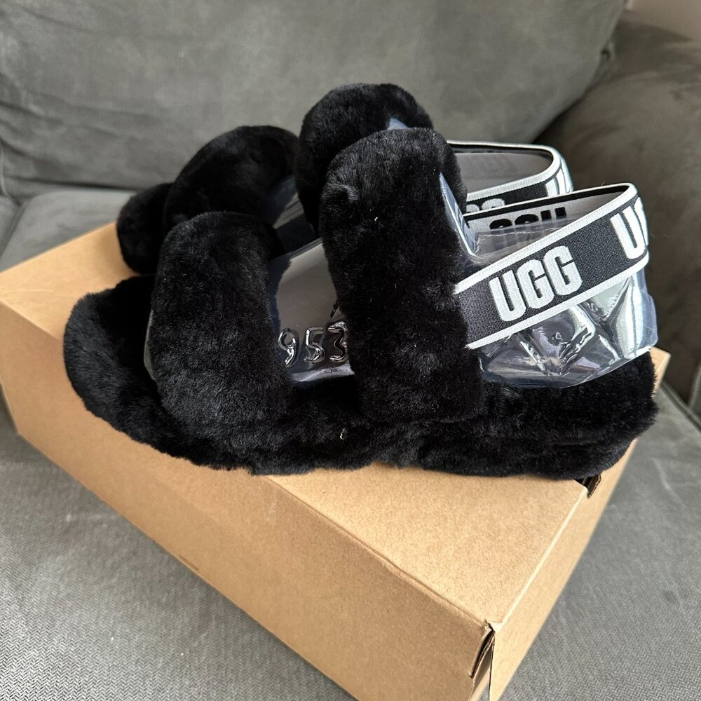 NWT Ugg Sandals - Size 9 (Black)